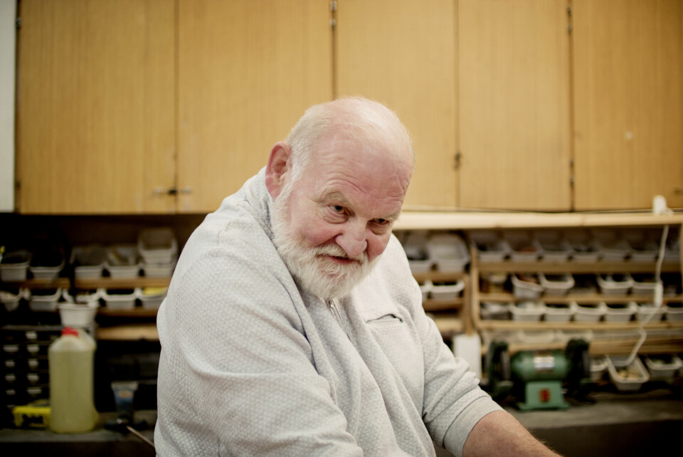 Geir Grue (67) er beboer og aktiv snekker på Ensjøtunet Omsorg+. Han anser seg selv mer som en grovsnekker enn finsnekker. Geir Grue (67) er beboer og aktiv snekker på Ensjøtunet Omsorg+.