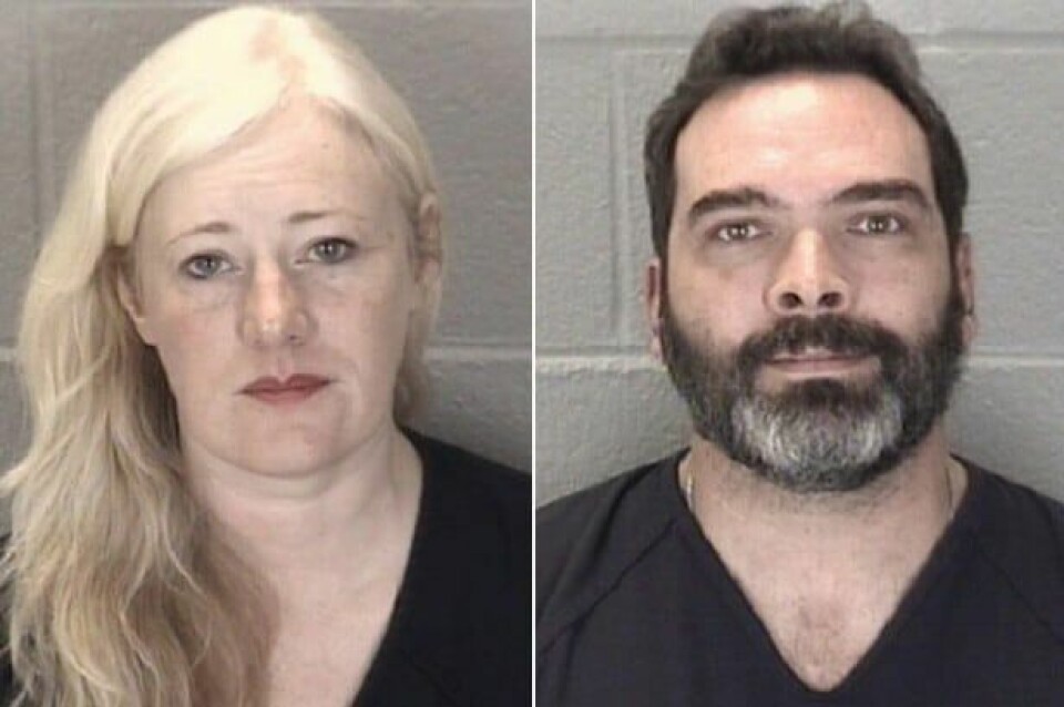Kristine og Michael Barnett ble pågrepet og siktet for flere tilfeller av barnemishandling og omsorgssvikt. Adoptivforeldrene Kristine og Michael Barnett ble pågrepet og siktet for flere tilfeller av barnemishandling og omsorgssvikt.