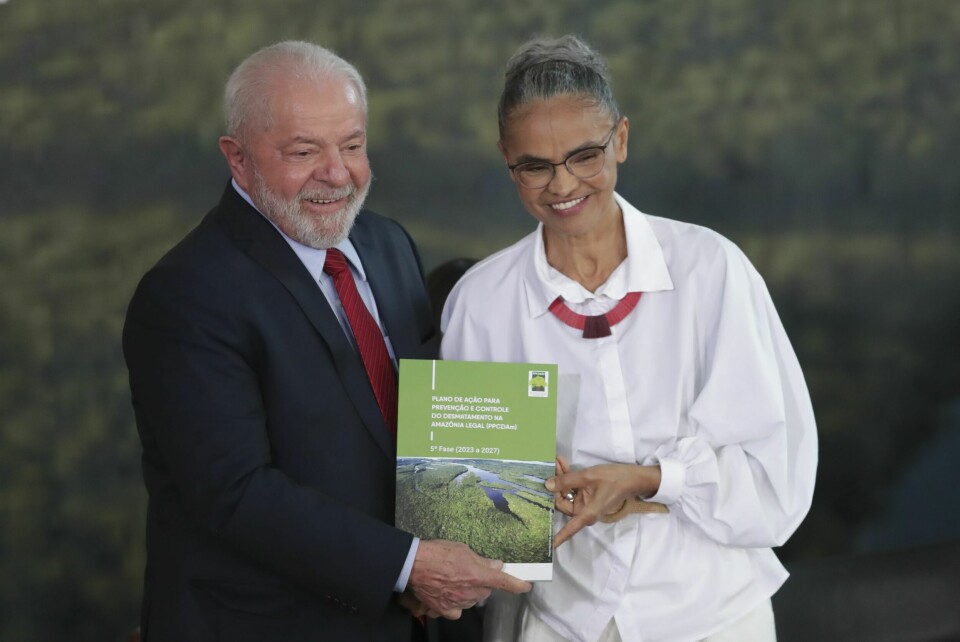 President Lula da Silva og hans miljøminister Marina Silva presenterte mandag planen for hvordan avskogingen i Amazonas skal stanses innen 2030. President Lula da Silva og hans miljøminister Marina Silva presenterte mandag planen for hvordan avskogingen i Amazonas skal stanses innen 2030. Foto: Gustavo Moreno / AP / NTB
