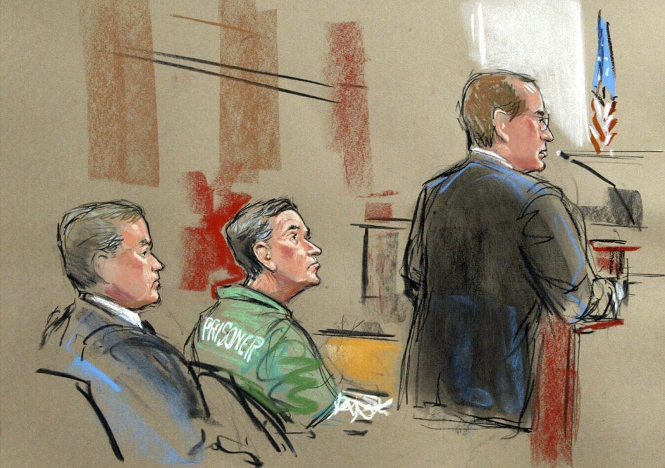 En rettstegning av Robert Hanssen (i midten) fra domfellelsen i 2002. En rettstegning av Robert Hanssen (i midten) fra domfellelsen i 2002. Foto: William Hennessy, Jr. / AP / NTB