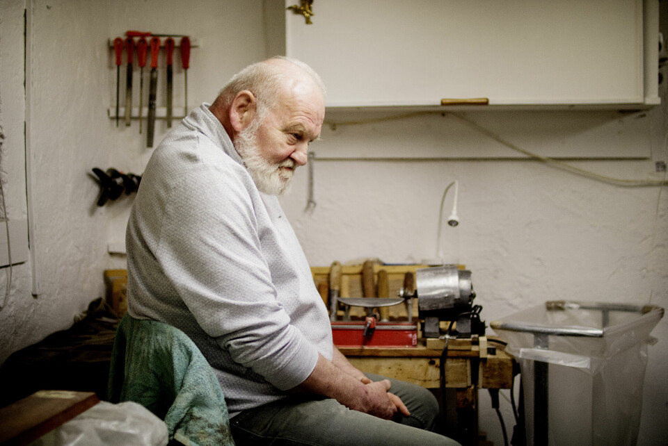 Geir Grue (67) er beboer og aktiv snekker på Ensjøtunet Omsorg+. Han er glad for at han har hobbyer som snekring og hagearbeid. Geir Grue (67) er beboer og aktiv snekker på Ensjøtunet Omsorg+.