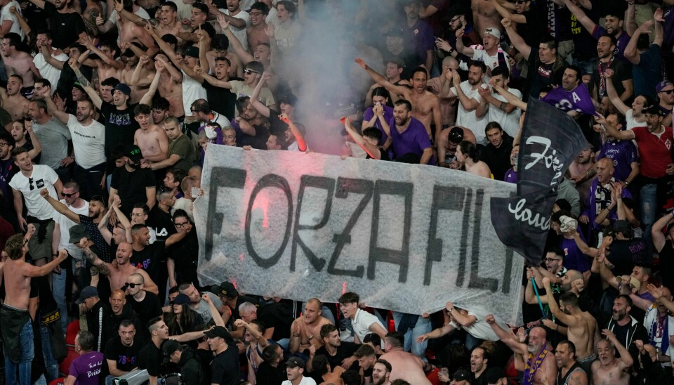 Det ble bråk mellom Fiorentina- og West Ham-supportere i Praha onsdag kveld. Det ble bråk mellom Fiorentina- og West Ham-supportere i Praha onsdag kveld. Foto: Darko Vojinovic / AP / NTB