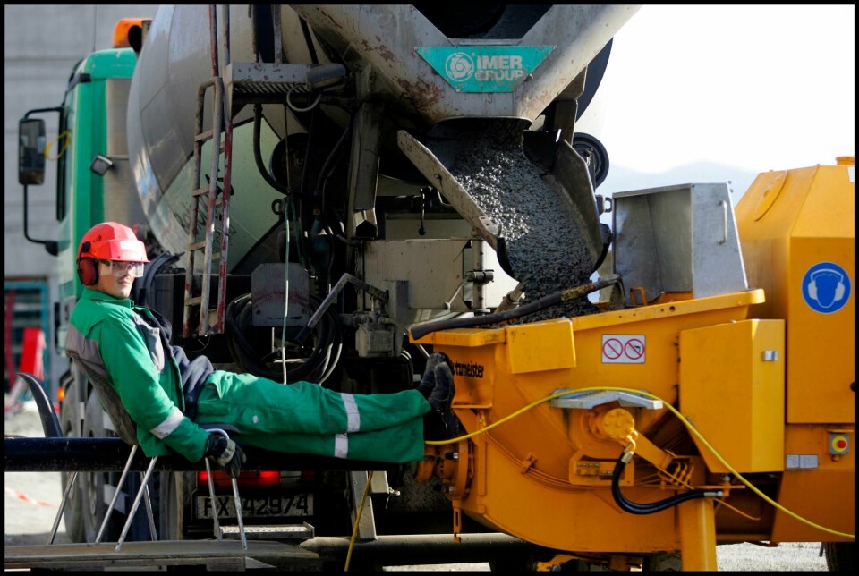 Innleie av arbeidskraft øker risikoen for å bli utsatt for dårlige arbeidsvilkår og sosial dumping, skriver Trine Lise Sundnes og Jørn Eggum. Illustrasjonsfoto. Bygningsarbeider