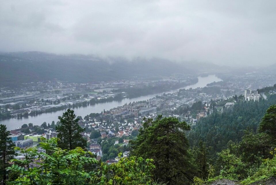 Drammen. Illustrasjonsbilde. Skiftende vær preger hele landet de neste dagene. Det er ventet gråvær og kjøligere temperaturer i Sør-Norge. Foto: Annika Byrde / NTB