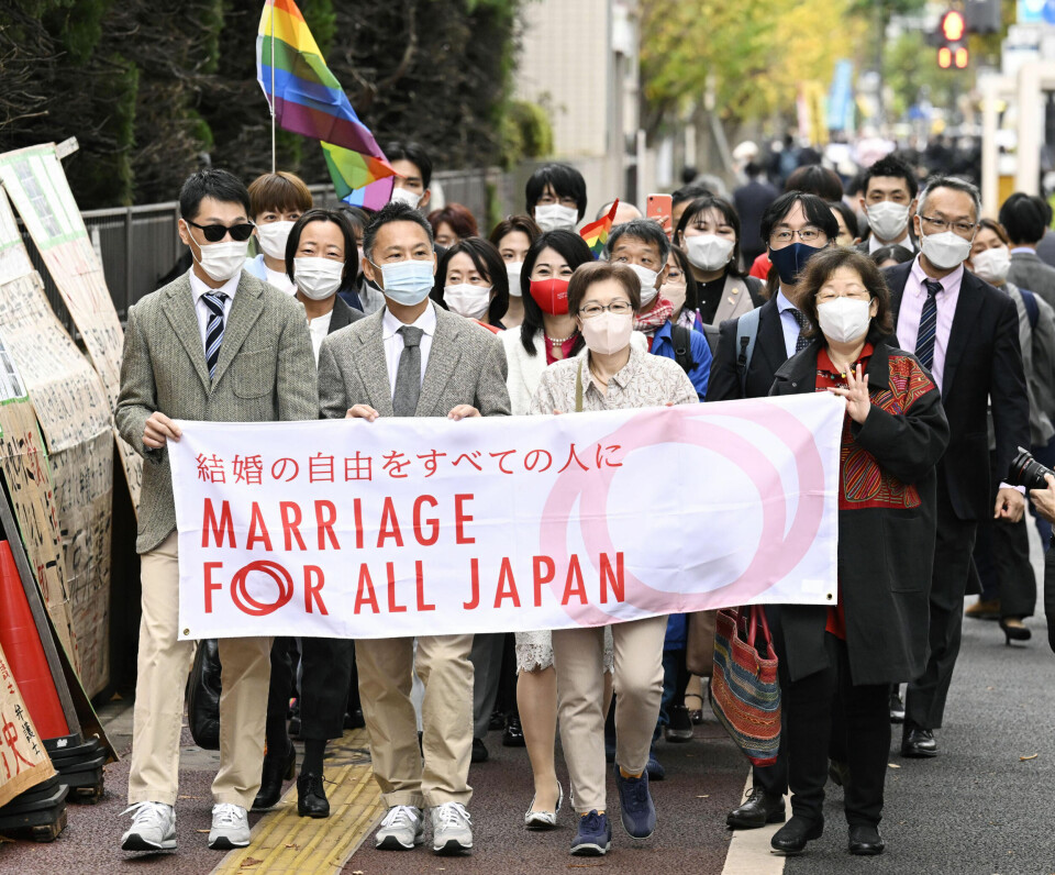 Aktivister i Tokyo demonstrerer for retten til å gifte seg med hvem man vil. Aktivister i Tokyo demonstrerer for likekjønnede ekteskap.