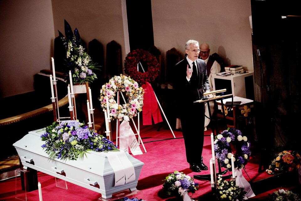 Jens Stoltenberg holder tale Arne Strand bisettes