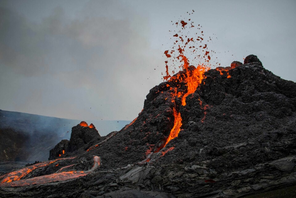 Illustrasjonsfoto. Lava strømmer ut av vulkanen Fagradalsfjall på Island.