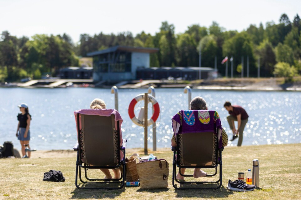 Sol og varme på Kadettangen i Bærum. Ikke en parasoll i sikte. Bærum 20230604. Sol og varme på Kadettangen.Foto: Frederik Ringnes / NTB