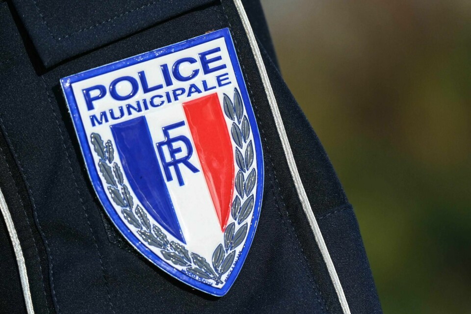 Illustrasjonsfoto. This photograph taken on November 18, 2022, shows a french municipal police badge in Bethune, northern France. (Photo by DENIS CHARLET / AFP)