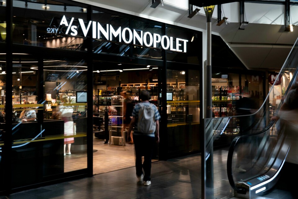 Akademikerne saksøker Vinmonopolet for at de satte butikkledere ned i lønn etter at de fikk et lønnshopp under pandemien. Akademikerne saksøker Vinmonopolet for at de satte butikkledere ned i lønn etter at de fikk et lønnshopp under pandemien. Foto: Amanda Pedersen Giske / NTB