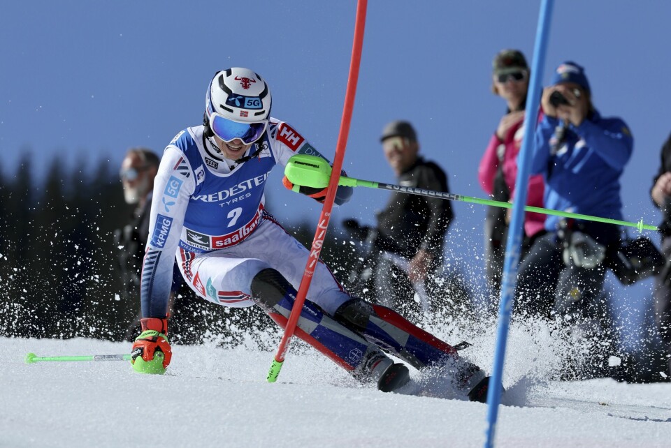 Henrik Kristoffersen og rivalene blir å se på norske skjermer. Henrik Kristoffersen og rivalene blir å se på norske skjermer. Foto: Marco Trovati / AP / NTB