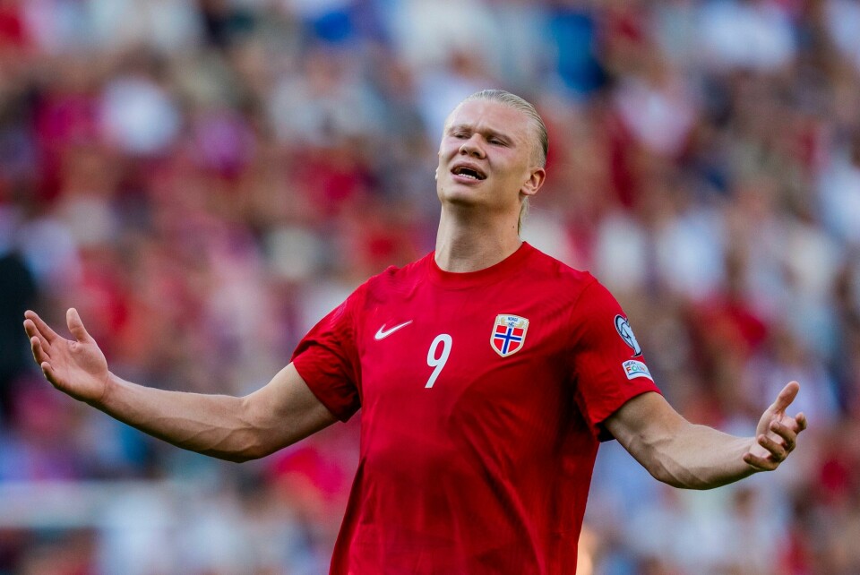 Erling Braut Haaland var byttet ut da Norge sprakk i sluttminuttene på Ullevaal. Erling Braut Haaland var byttet ut da Norge sprakk i sluttminuttene på Ullevaal.