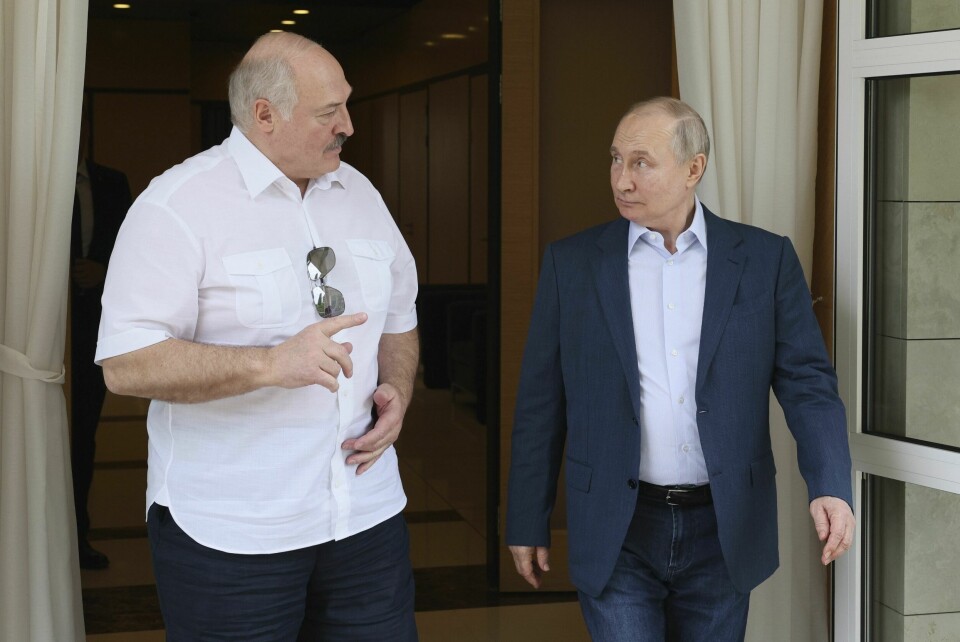 Russlands president Vladimir Putin, til høyre, og Belarus-president Aleksandr Lukasjenko under møtet i Bocharov Ruchei-residensen i feriebyen Sotsji i Russland, fredag 9. juni. Russlands president Vladimir Putin, til høyre, og Hviterusslands president Aleksandr Lukasjenko går under møtet i Bocharov Ruchei-residensen i feriebyen Sotsji i Russland, fredag 9. juni 2023.