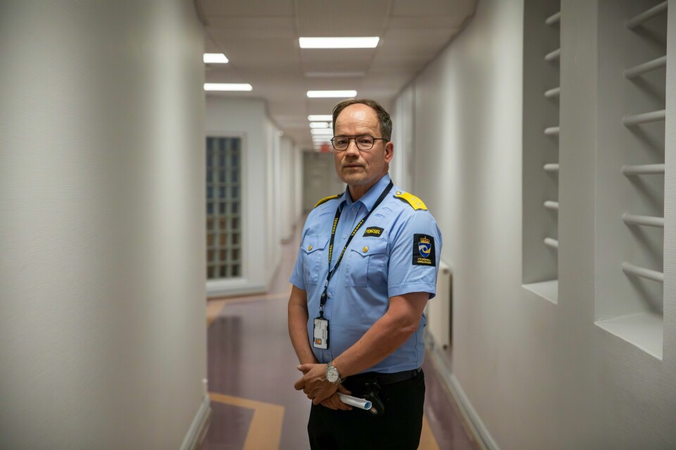 Fengselsleder Nils Leyell Finstad i Oslo fengsel mener flere alvorlige hendelser kunne vært unngått dersom de hadde en bedre bemanning. Fengselsleder Nils Leyell Finstad i Oslo fengsel.
