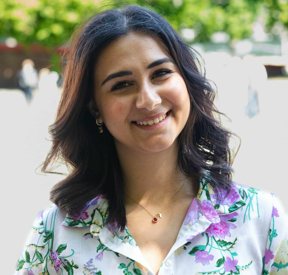 Shila Khayrollahzadeh skriver om viktigheten av arbeidserfaring for unge. Kvinne blomstertopp