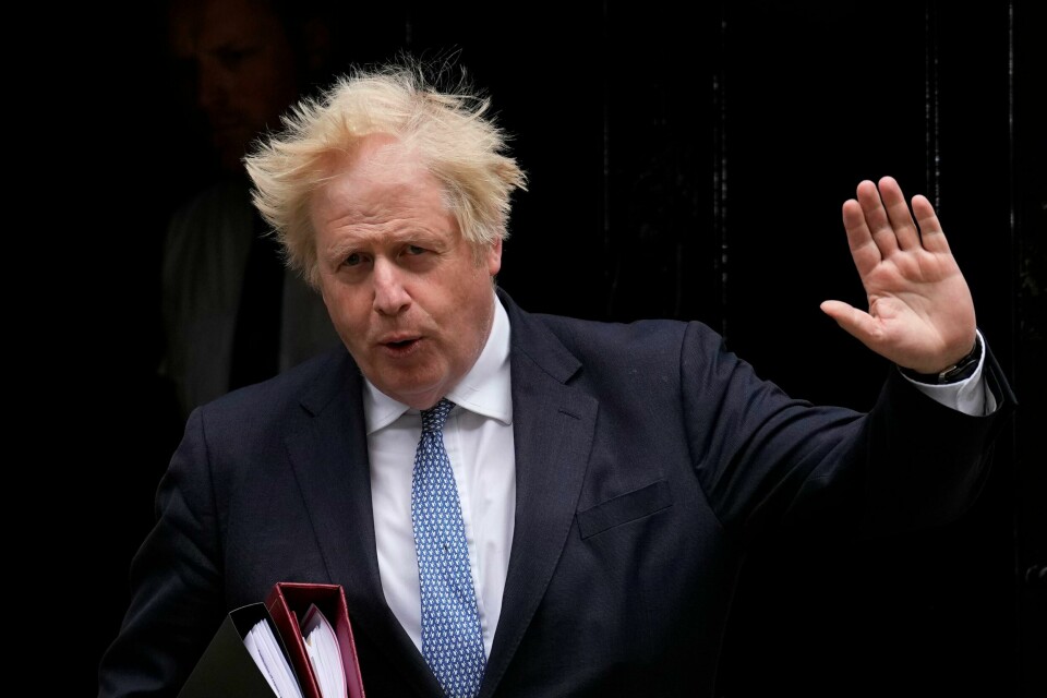 Boris Johnson på vei ut av 10 Downing Street den gang han var britisk statsminister. Boris Johnson på vei ut av 10 Downing Street den gang han var britisk statsminister. Arkivfoto: Matt Dunham / AP / NTB