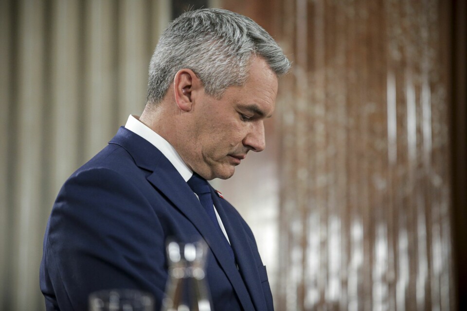 Østerrikes sittende statsminister Karl Nehammer får oppdraget med å danne regjering. Østerrikes sittende statsminister Karl Nehammer får oppdraget med å danne regjering. Foto: Heinz-Peter Bader / AP / NTB