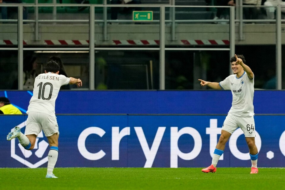 Hugo Vetlesen og Kyriani Sabbe feirer sistnevntes scoring mot Milan. Hugo Vetlesen og Kyriani Sabbe feirer sistnevntes scoring mot Milan. Foto: Antonio Calani / AP / NTB