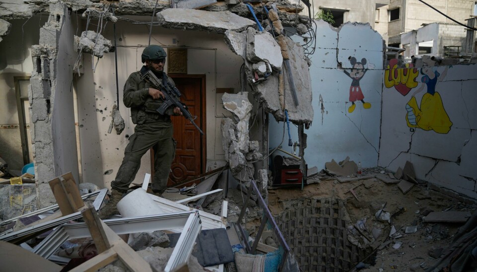 En israelsk soldat står ved inngangen til en tunnel der militæret 13. september opplyste at seks israelske gisler var blitt drept av Hamas på den sørlige Gazastripen. En israelsk soldat står ved inngangen til en tunnel der militæret 13. september opplyste at seks israelske gisler var blitt drept av Hamas på den sørlige Gazastripen. Foto: Leo Correa / AP / NTB