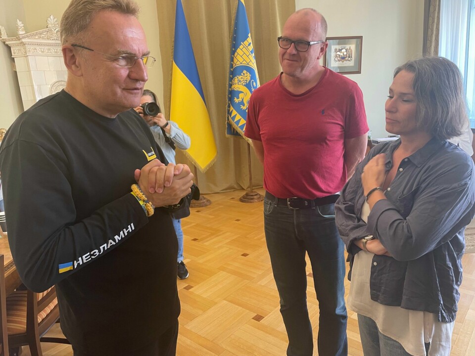 Lviv-ordfører Andriy Sadovyi fortalte stortingsrepresentantene Frode Jacobsen og Trine Lise Sundnes (begge Ap) om hvordan livet er i byen vest i Ukraina mens landet er under angrep fra Russland. Lviv-ordfører Andriy Sadovyi fortalte stortingsrepresentantene Frode Jacobsen og Trine Lise Sundnes (begge Ap) om hvordan livet er i byen vest i Ukraina mens landet er under angrep fra Russland.