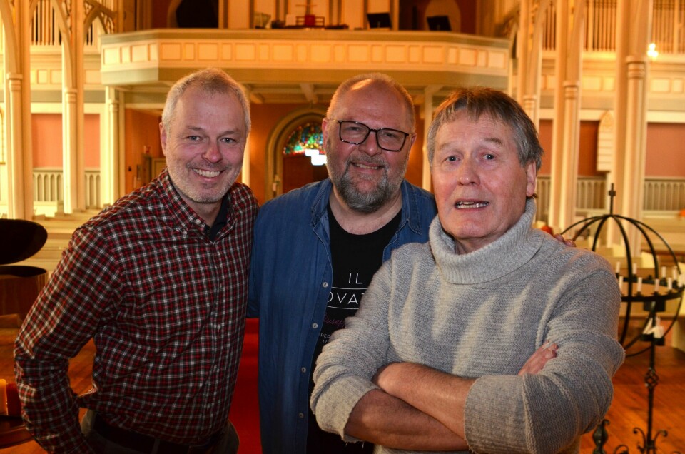 Dirigent for Sarpsborg kammerkor, Carl-Andreas Næss og Rune Halvorsen Kammerfest i Østfold er noen av utøverne som samarbeider med Karl Erik Solgård (til høyre) om jubileet på Storedal kultursenter. Dirigent for Sarpsborg kammerkor, Carl-Andreas Næss, Rune Halvorsen Kammerfest i Østfold og Karl Erik Solgård fra Storedal kultursenter er enige om en ting: – I vårt første år med samarbeid satser vi stort, men realistisk!