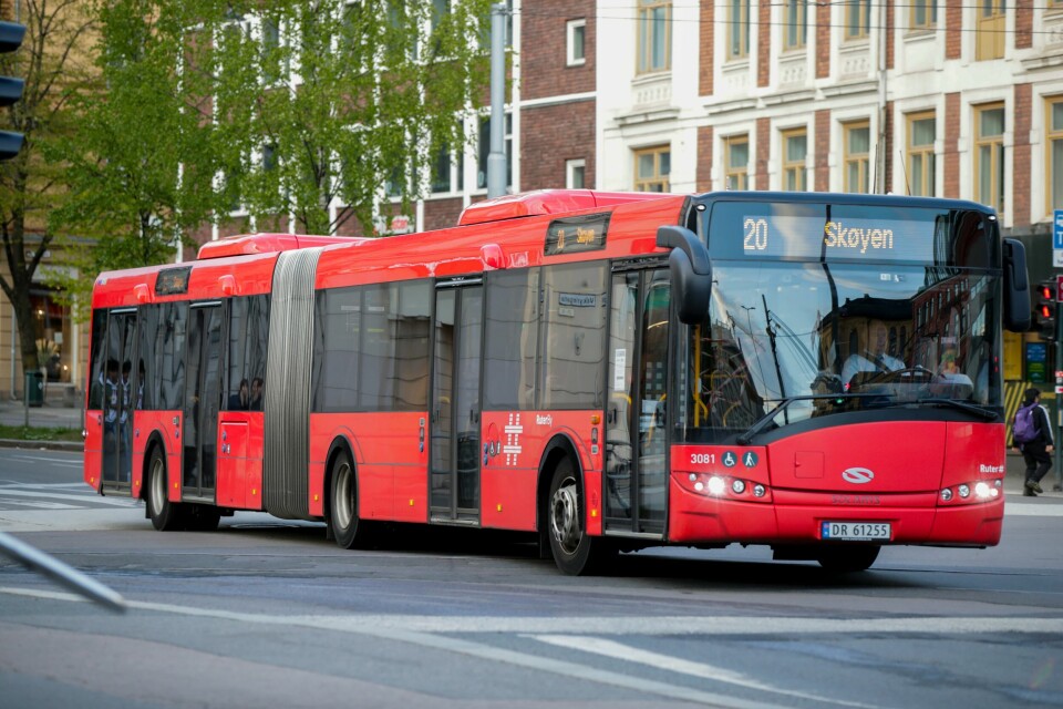 Flere partier peker på at lavere priser kollektivtransport skal bli en valgkampsak. 20 bussen i Majorstukrysset rett ved Majorstuhuset.