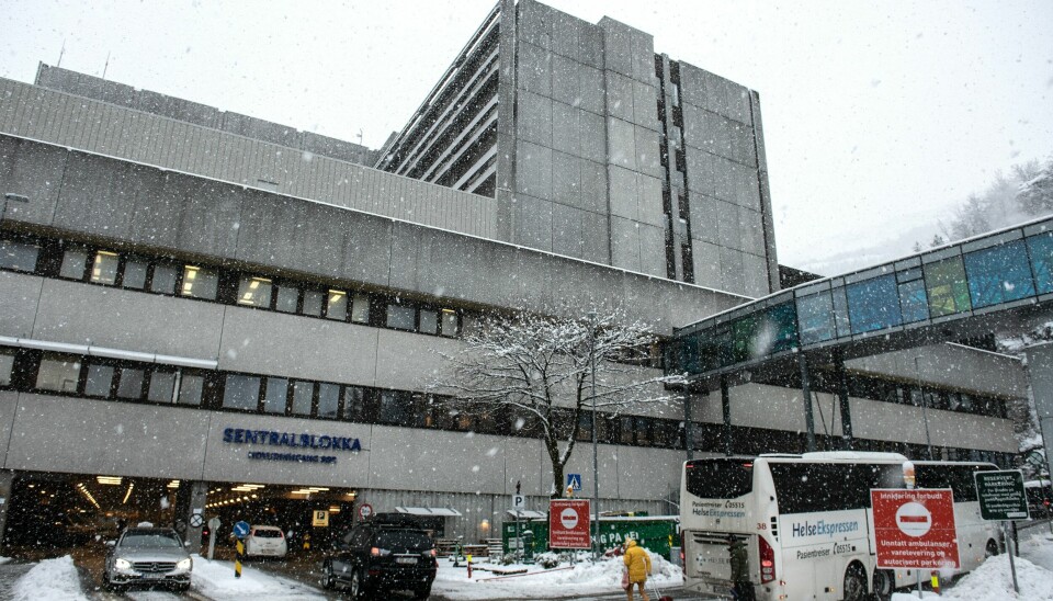 Helse Bergen – Haukeland universitetssjukehus gir «tydelig informasjon om at krykkene skal returneres», uten at hjelper i særlig grad, får Dagsavisen opplyst. Helse Bergen – Haukeland universitetssjukehus gir «tydelig informasjon om at krykkene skal returneres», uten at hjelper i særlig grad, får Dagsavisen opplyst.