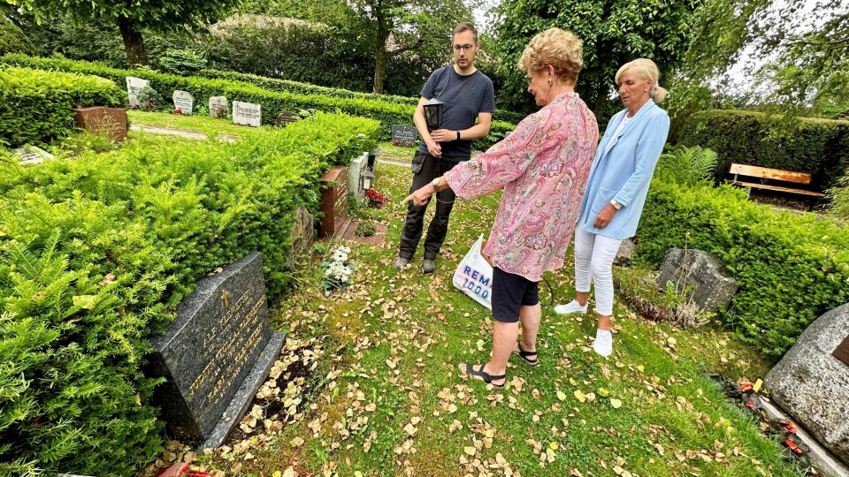 Denne uken var det også noen som hadde revet opp blomstene på graven til John Klemetsens foreldre. Markus S. Bjørvik, driftsleder på Eiganes gravlund sier gravlunden har fått en økning av hærverk og tyveri denne sommeren. Denne uken var det også noen som hadde revet opp blomstene på graven til John Klemetsens foreldre. Markus Schwarzmannseder, driftsleder på Eiganes gravlund sier gravlunden har fått en økning av hærverk og tyveri denne sommeren.