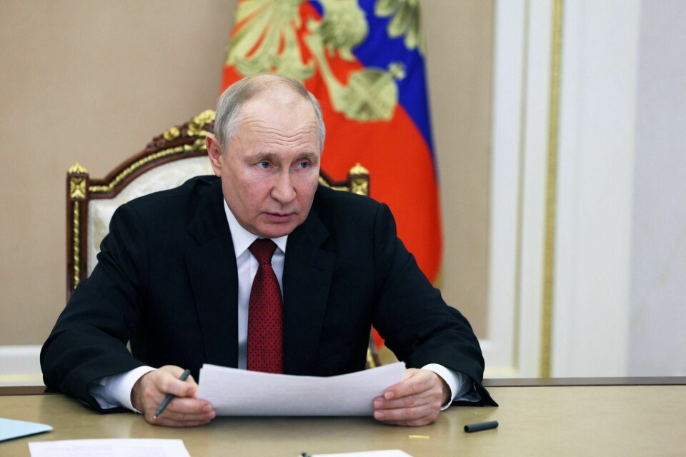 Et stort flertall av spurte russere mener Russland ikke under noen omstendigheter bør bruke atomvåpen. Her president Vladimir Putin. Et stort flertall av spurte russere mener Russland ikke under noen omstendigheter bør bruke atomvåpen. Her president Vladimir Putin.