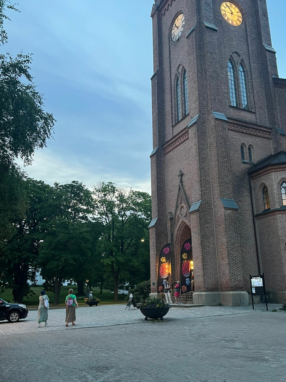 Bannere på utsiden viste festivaldeltakerne vei. Inne ventet vann, frukt og ladestasjoner for mobil. Bannere på utsiden viste festivaldeltakerne vei. Inne ventet vann, frukt og ladestasjoner for mobil.