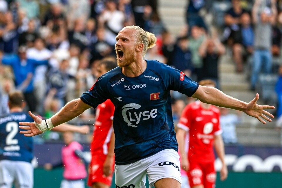 – Med unntak av 90 minutter på SR-Bank Arena, er det mer som forener enn splitter Brann-fans og Viking-supportere, skriver Mathias Fischer i tankesmien Initiativ Vest. Her sørger i hvert fall Lars-Jørgen Salvesen for å holde Vestlandet splittet etter scoring mot Brann i juni i fjor. Lars-Jørgen Salvesen scoret 2-1-målet mot Brann i eliteseriekampen mot Brann lørdag. Foto: Carina Johansen / NTB