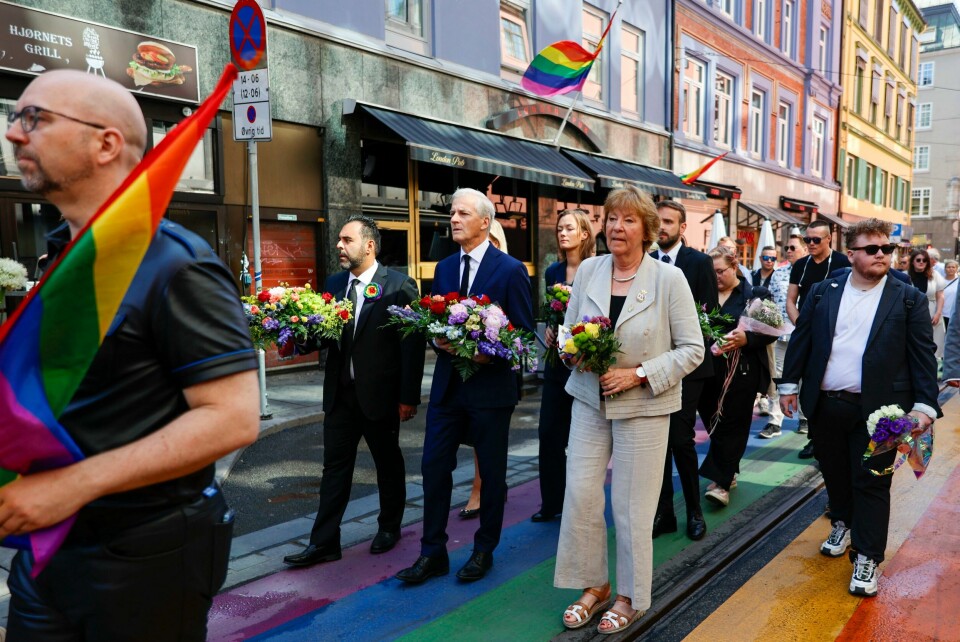 Stortingspresident Masud Gharahkhani, statsminister Jonas Gahr Støre, avtroppende kultur- og likestillingsminister Annette Trettebergstuen, Oslo-ordfører Marianne Borgen er blant de mange som deltok på nedleggelse av blomster. Stortingspresident Masud Gharahkhani, statsminister Jonas Gahr Støre, avtroppende kultur- og likestillingsminister Annette Trettebergstuen, Oslo-ordfører Marianne Borgen er blant de mange som deltok på nedleggelse av blomster.Foto: Frederik Ringnes / NTB