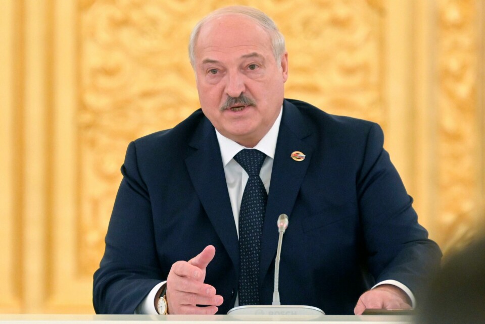 Belarus' president Aleksandr Lukasjenko har tilbudt Wagner-soldater som kommer til Belarus, om å slå seg ned i en nedlagt militærleir i landet. Belarus' president Aleksandr Lukasjenko sier feilbedømming av situasjonen førte til hendelsene i Russland i helgen. Foto: Alexander Astafyev / Sputnik / AP / NTB