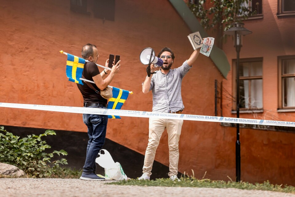 – Vi vil brenne Koranen, sa Salwan Momika, som søkte om tillatelse til koranbrenningen onsdag. – Vi vil brenne Koranen, sier Salwan Momika, som søkte om tillatelse til koranbrenningen onsdag. Foto: Stefan Jerrevång / TT / NTB