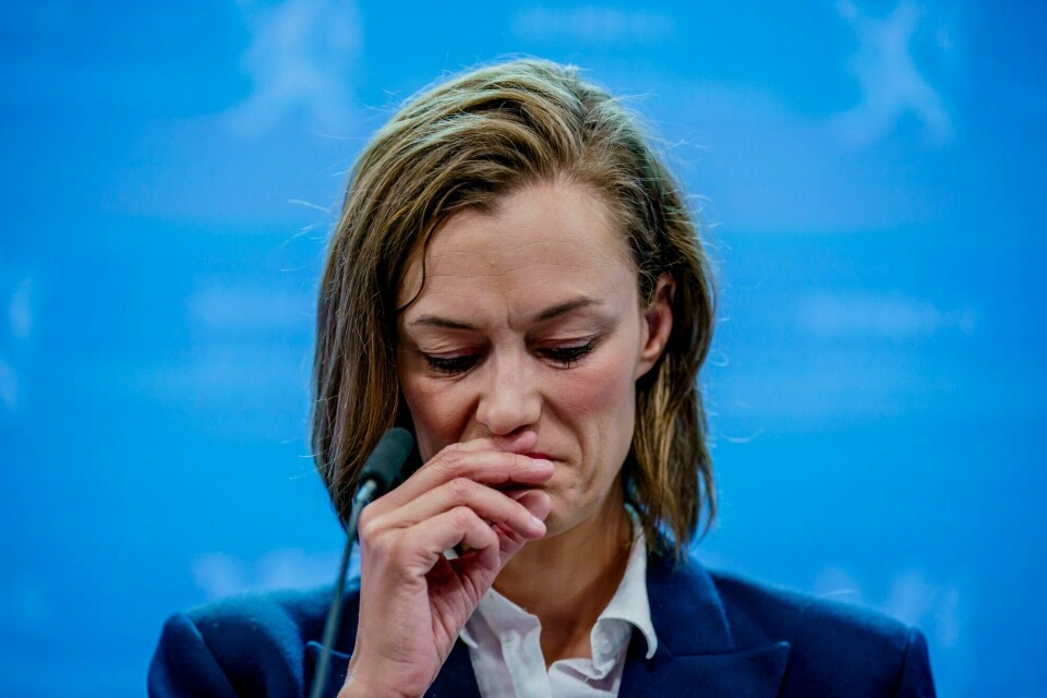 Kultur- og likestillingsminister Anette Trettebergstuen (Ap) på pressekonferansen der hun kunngjorde at hun trekker seg som statsråd etter at hun har brutt habilitetsreglene. Kultur- og likestillingsminister Anette Trettebergstuen (Ap) på pressekonferansen der hun kunngjorde at hun trekker seg som statsråd etter at hun har brutt habilitetsreglene.
