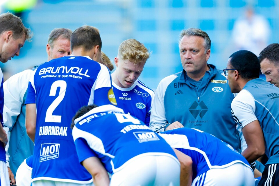 Erling Moe har inngått en forlenget kontrakt som Molde-trener. Her gir han instruksjoner under en seriekamp mot Haugesund nylig. Erling Moe har inngått en forlenget kontrakt som Molde-trener. Her gir han instruksjoner under en seriekamp mot Haugesund nylig. Foto: Svein Ove Ekornesvåg / NTB