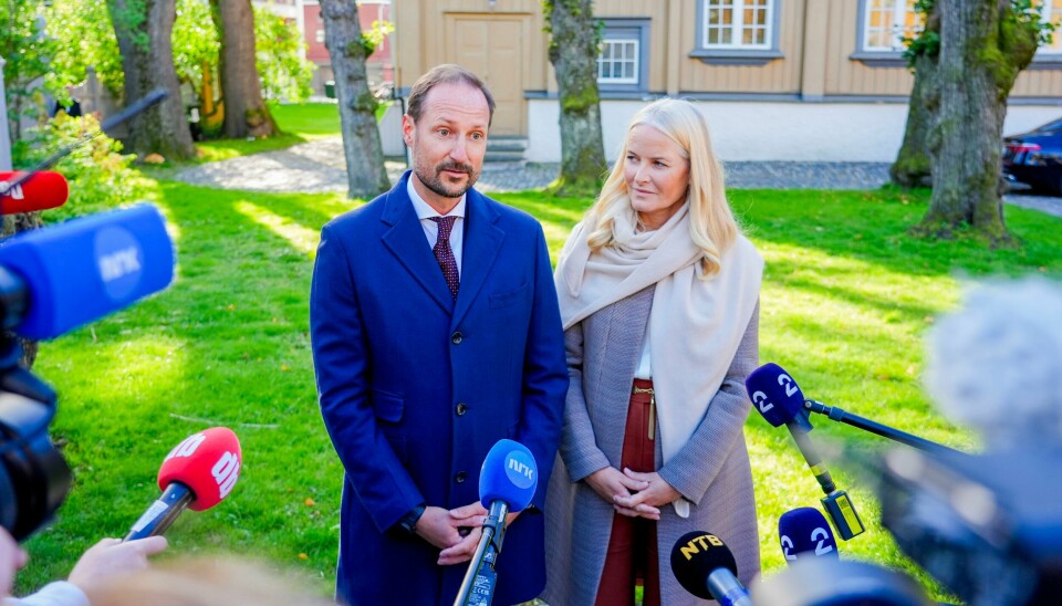 Kronprins Haakon og kronprinsesse Mette-Marit har ved flere anledninger fått mange spørsmål fra pressen om siktelsen mot Marius Borg Høiby, men vil ikke kommentere saken. Kronprins Haakon og kronprinsesse Mette-Marit har ved flere anledninger fått mange spørsmål fra pressen om siktelsen mot Marius Borg Høiby, men vil ikke kommentere saken. Foto: Lise Åserud / NTB