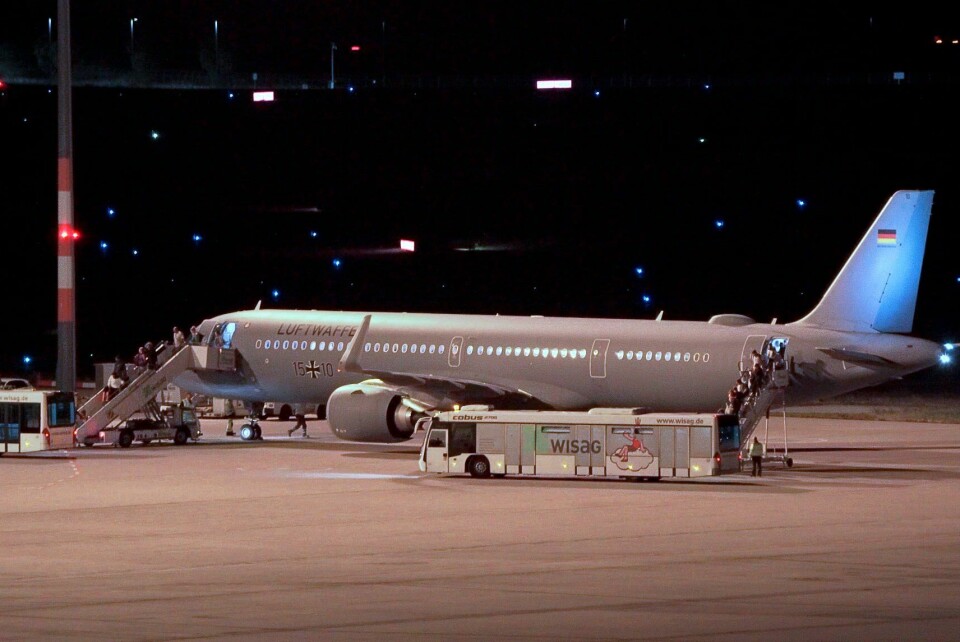 Flyet fra det tyske luftforsvaret landet i Berlin mandag kveld. Flyet fra det tyske luftforsvaret landet i Berlin mandag kveld. Foto: Michael Ukas / DPA / AP / NTB