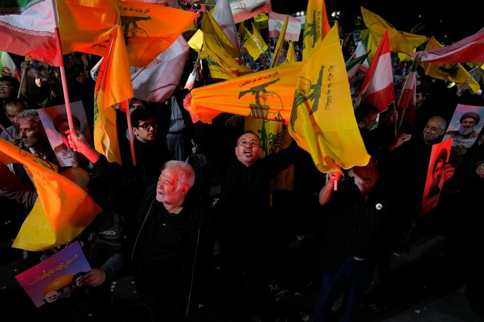 Iranere med Hizbollah-flagg feiret tirsdag kveld angrepet mot Israel i sentrum av Teheran. Iranere med Hizbollah-flagg feiret tirsdag kveld angrepet mot Israel i sentrum av Teheran.