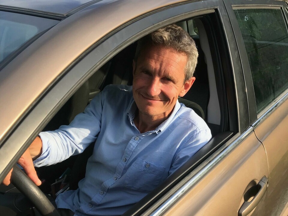 Truls Gulowsen har en 18 år gammel Toyota, men den brukes sjelden. – Stort sett bruker jeg sykkel, tog og buss, forteller Naturvernforbundets leder. Foto: Aksel Gulowsen Truls Gulowsen har en 18 år gammel Toyota, men den brukes sjelden. – Stort sett bruker jeg sykkel, tog og buss, forteller Naturvernforbundets leder. Foto: Aksel Gulowsen
