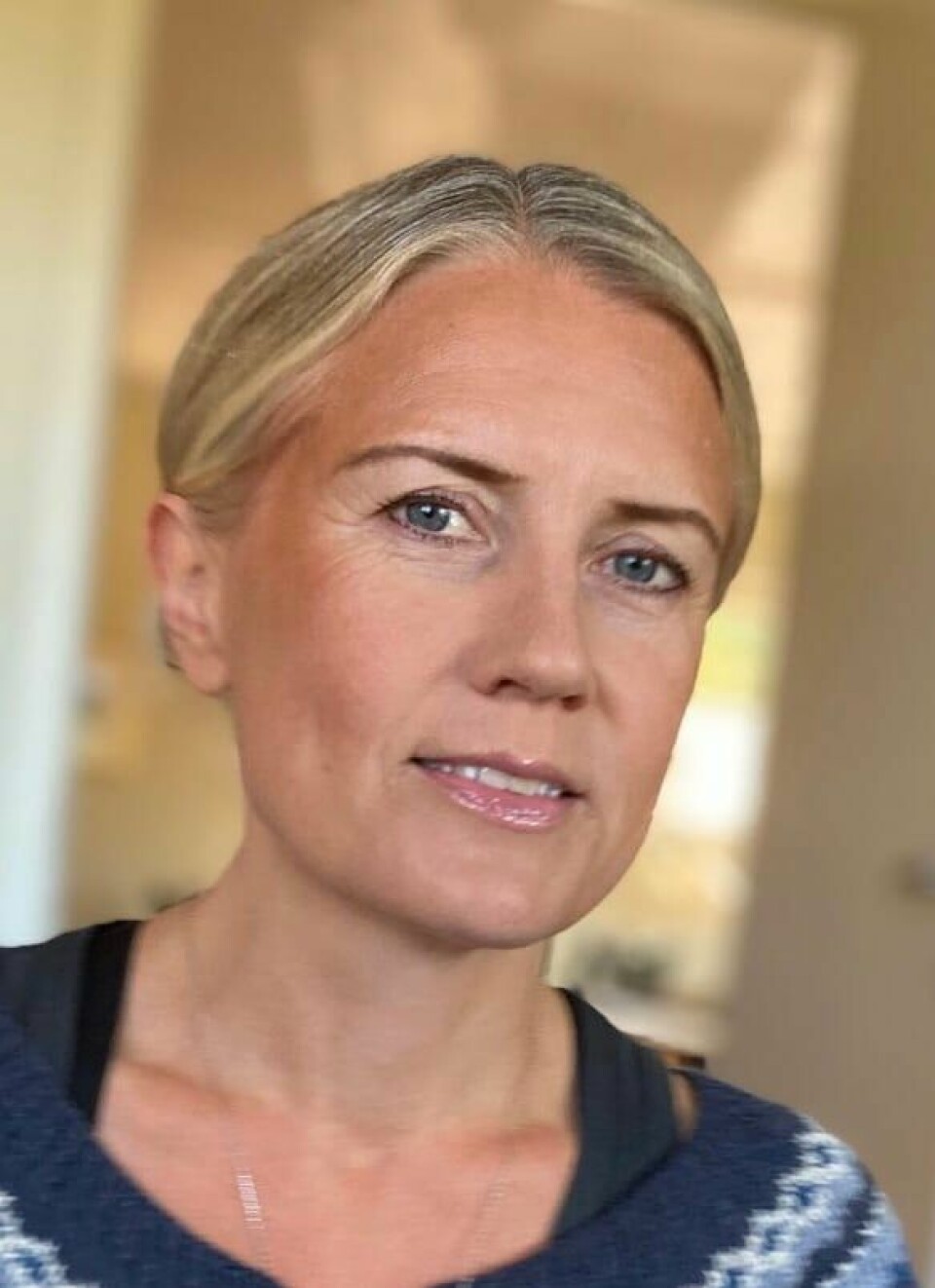 Siv Sørås Valand Kvinne med blondt hår smiler