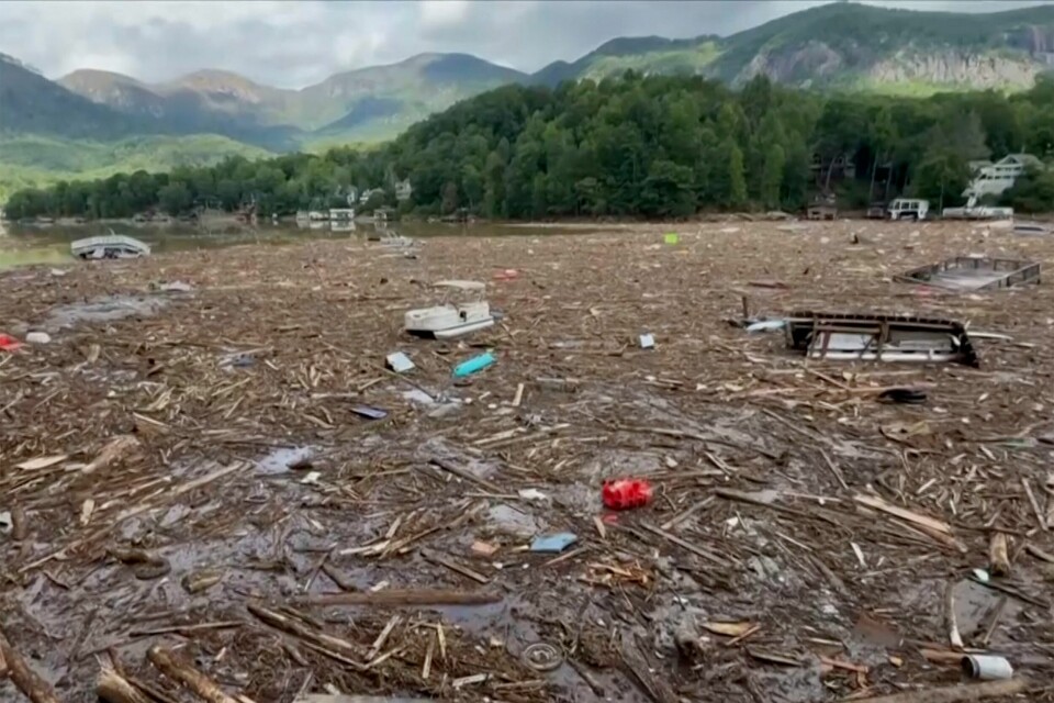 Uværet har utløst styrtregn som har satt mange områder under vann. Bildet er fra Rutherford i North Carolina søndag. Uværet har utløst styrtregn som har satt mange områder under vann. Bildet er fra Rutherford i North Carolina søndag. Foto: Tariq Bokhari / AP / NTB