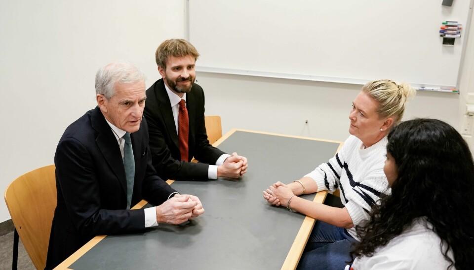 Statsminister Jonas Gahr Støre og helse- og omsorgsminister Jan Christian Vestre besøker Rikshospitalet onsdag 2. oktober. Her møter de Hege Johansen, som er pasient. Statsminister Jonas Gahr Støre og helse- og omsorgsminister Jan Christian Vestre besøker Rikshospitalet onsdag 2. oktober. Her møter de Hege Johansen, som er pasient.
