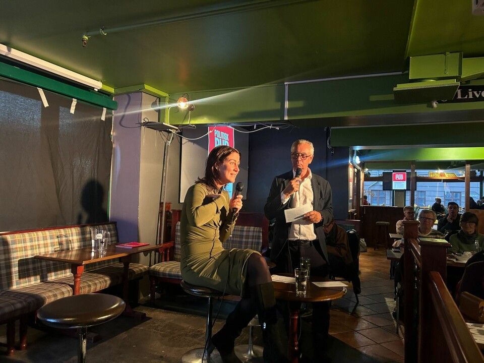 Statsråd Tonje Brenna innledet på Politisk pub onsdag kveld, og ble grillet av Dagsavisens kommentator Kjell Werner. Tonje Brenna