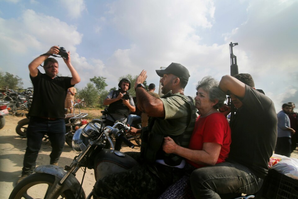 Rundt 250 mennesker ble tatt som gisler under det Hamas-ledet angrepet mot det sørlige Israel 7. oktober 2023, blant dem Adina Moshe. Hun ble løslatt i en fangeutveksling sju uker senere. Rundt 250 mennesker ble tatt som gisler under det Hamas-ledet angrepet mot det sørlige Israel 7. oktober 2023, blant dem Adina Moshe. Hun ble løslatt i en fangeutveksling sju uker senere. Foto: AP / NTB