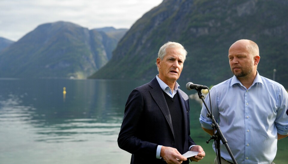 Statsminister Jonas Gahr Støre (Ap) og finansminister Trygve Slagsvold Vedum (Sp) har økt skattetrykket totalt i løpet av sin regjeringsperiode. Statsminister Jonas Gahr Støre (Ap) og finansminister Trygve Slagsvold Vedum (Sp) slapp nyheten på kaien i Hellesylt i Stranda kommune. Foto: Javad M. Parsa / NTB