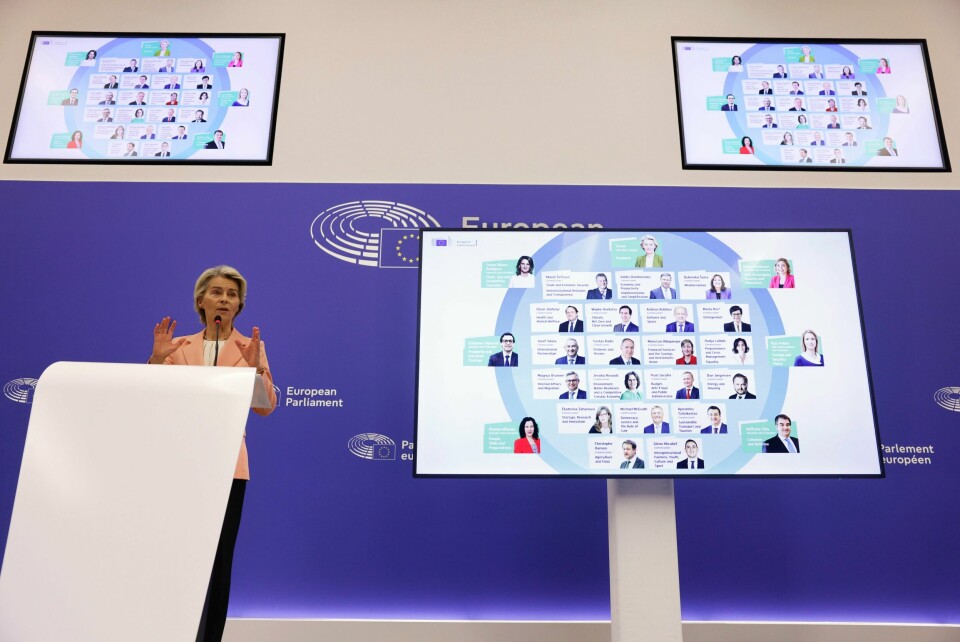 I midten av september presenterte EU-kommisjonens president Ursula von der Leyen sitt forslag til ny kommisjon. Nå står grilling i EU-parlamentet for tur for de 26 foreslåtte kandidatene. – Sammen har vi definert våre viktigste prioriteringer, bygget rundt velstand, sikkerhet og demokrati, sa von der Leyen da hun presenterte sin kommisjon i Strasbourg tirsdag. Foto: Jean-Francois Badias / AP /NTB