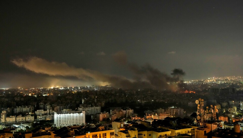 Svart røyk stiger mot himmelen etter et israelsk luftangrep i Dahieh i Beirut natt til lørdag. Svart røyk stiger mot himmelen etter et israelsk luftangrep i Dahieh i Beirut natt til lørdag. Foto: Bilal Hussein / AP / NTB