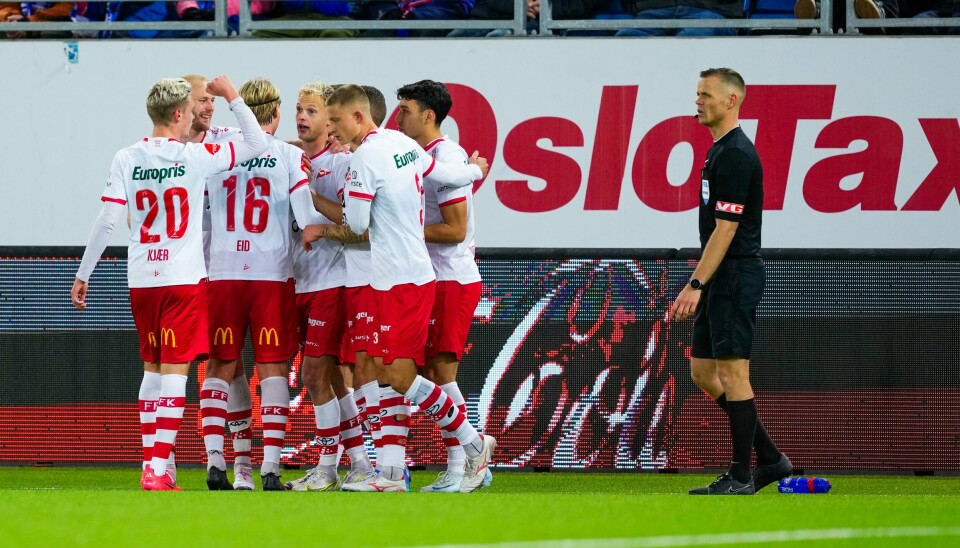 Fredrikstad feirer Morten Bjørlos vinnermål i NM-kvartfinalen mot Vålerenga. Fredrikstad feirer Morten Bjørlos vinnermål i NM-kvartfinalen mot Vålerenga. Foto: Beate Oma Dahle / NTB