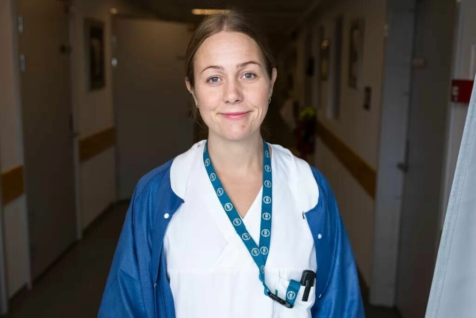 Signe Larsson flyttet midlertidig fra Oslo til Lofoten for å jobbe som jordmor på fødestua. Hun liker seg så godt at hun vil bli. Signe Larsson flyttet midlertidig fra Oslo til Lofoten for å jobbe som jordmor på fødestua. Hun liker seg så godt at hun vil bli.
